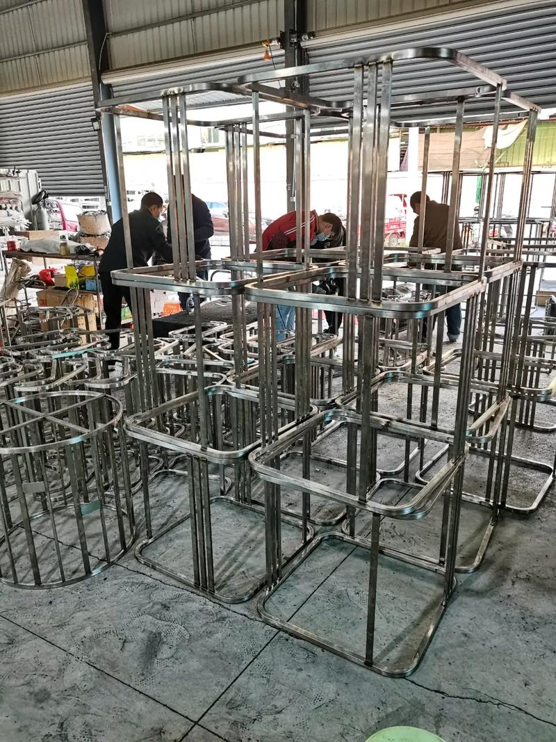 不銹鋼輕奢風(fēng)家具與鋁制精品 去商場不如來工廠，定制您的品質(zhì)生活